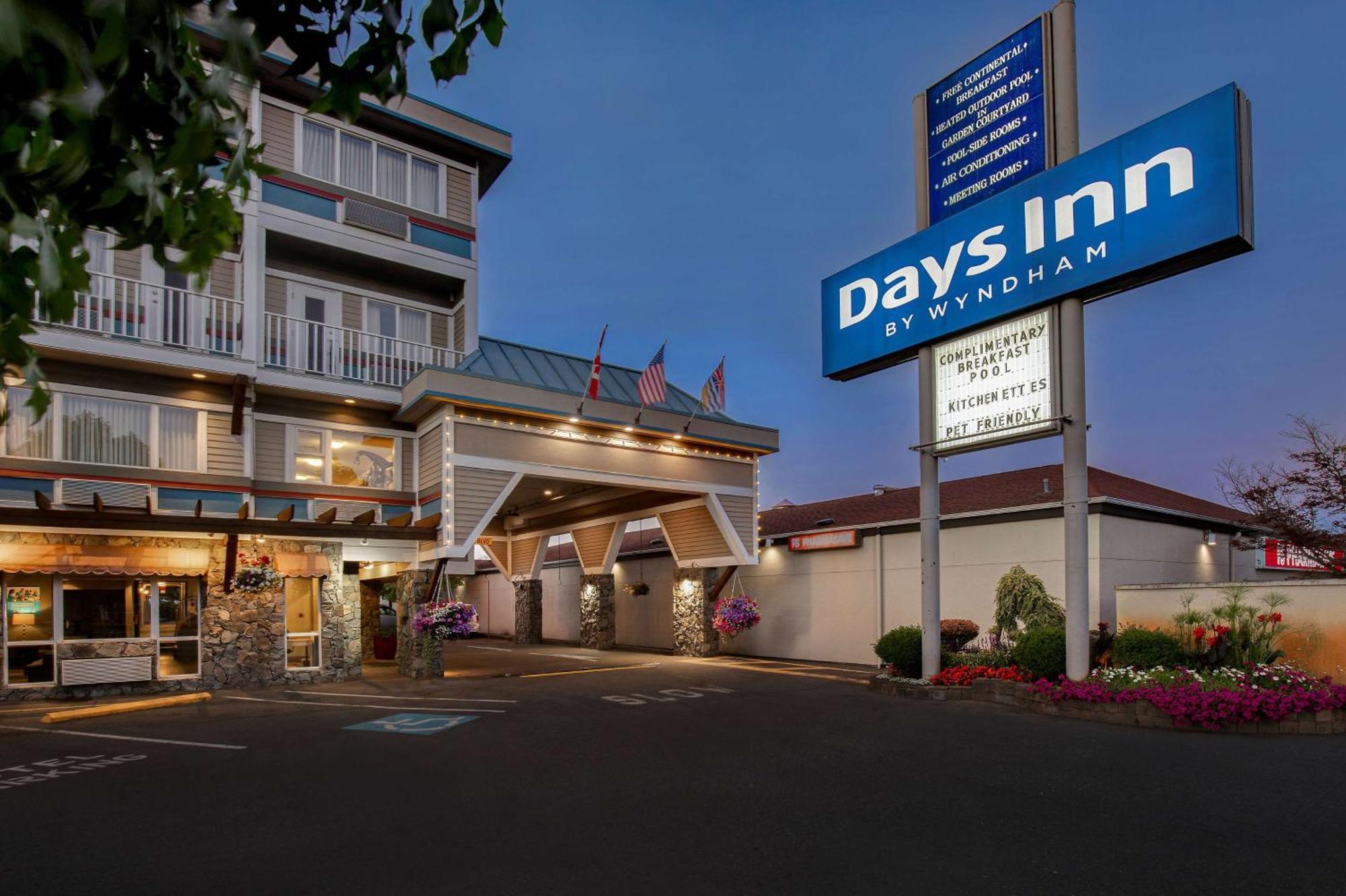Days Inn By Wyndham Victoria Airport Sidney Bagian luar foto